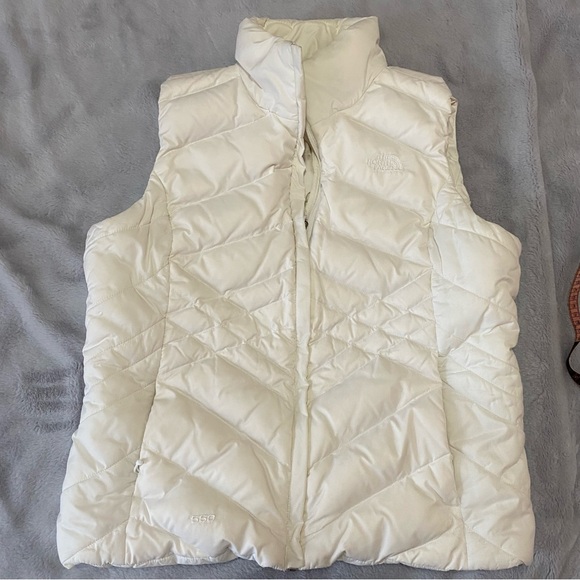 The North Face Jackets & Blazers - The North Face women’s white 550 down quilted vest